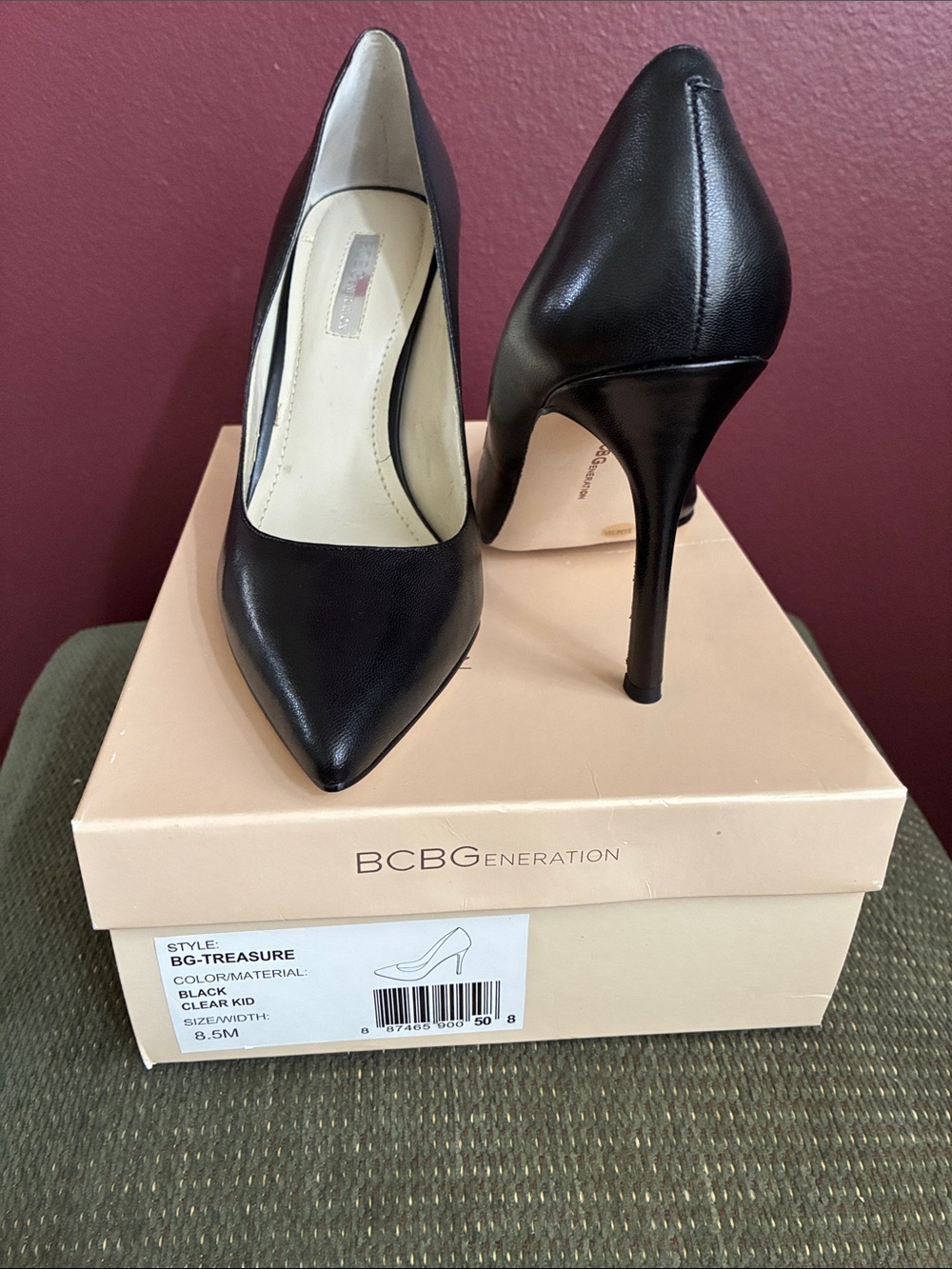 BCBGeneration Black Pointed Toe Leather Stiletto Pump